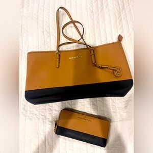 Michael Kors Wally and matching wallet